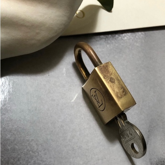 Louis Vuitton 200 series Lock & Key - Picture 5 of 6